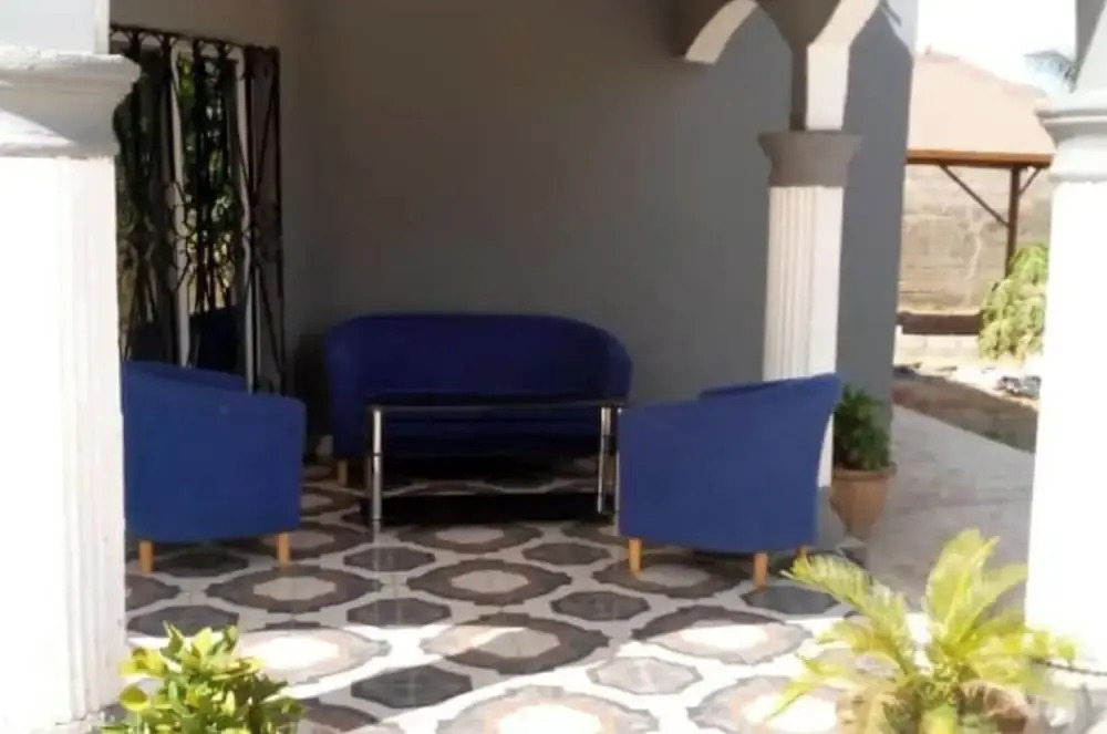 4 Bed House Sleeps 8 - Garden and Pets Welcome
