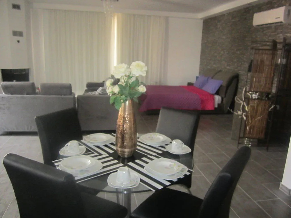 Marina Apartments 211
