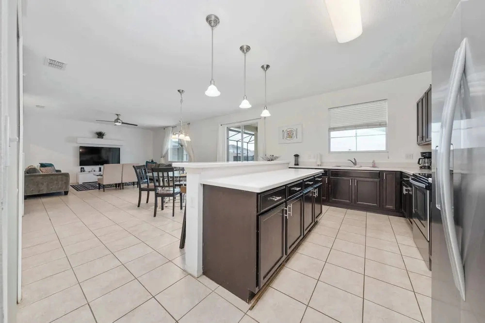 Lakeview 7BR Getaway, Pool, Great Location