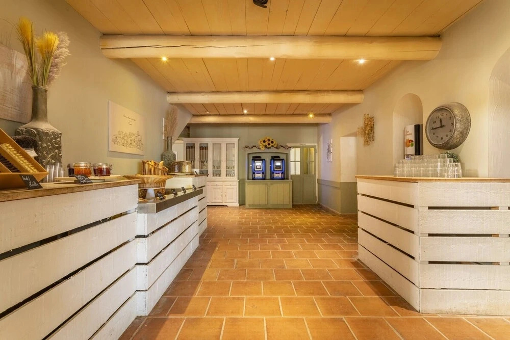Holiday Stay With Sleeping Alcove