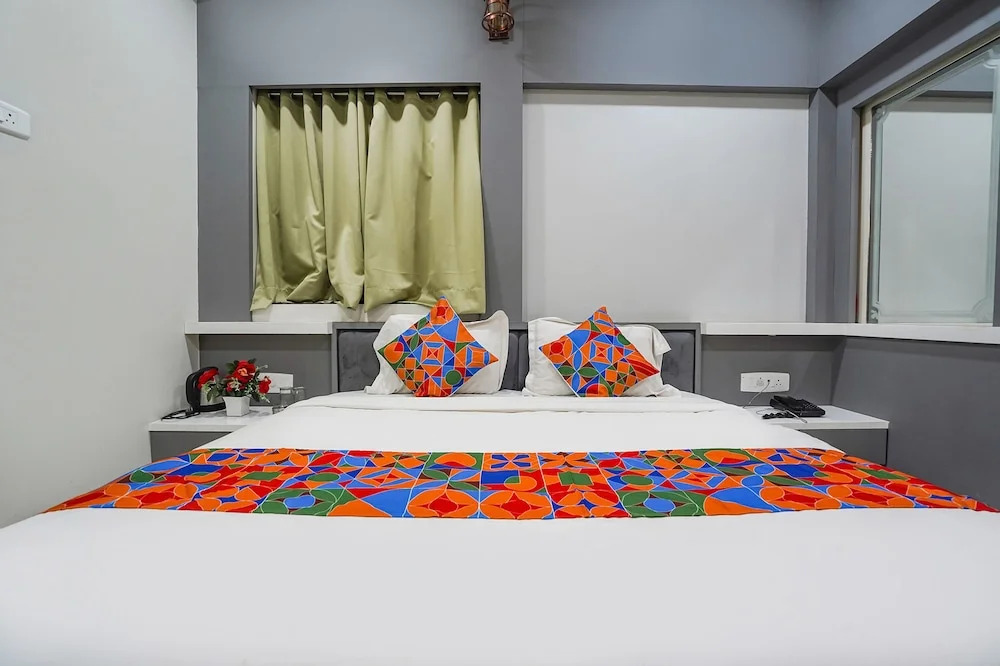 Fabhotel Royal Inn