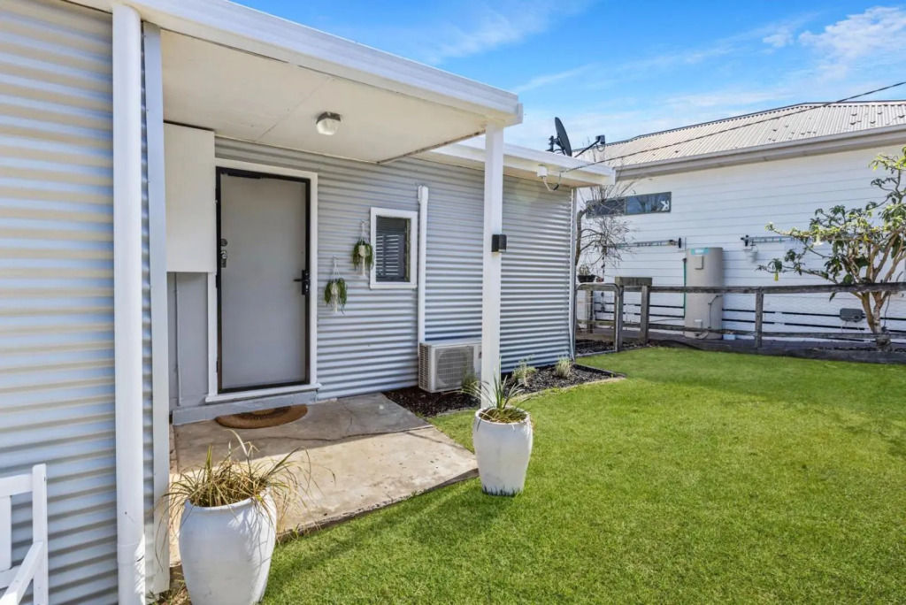 Lakescapes Cottage - 180 Degree Panoramic Views