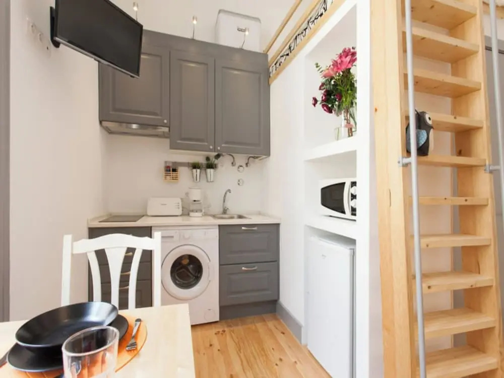Spacious Two-Level 1 Bedroom 1 dboule bed Studio Apartment in Prime Lisbon Location