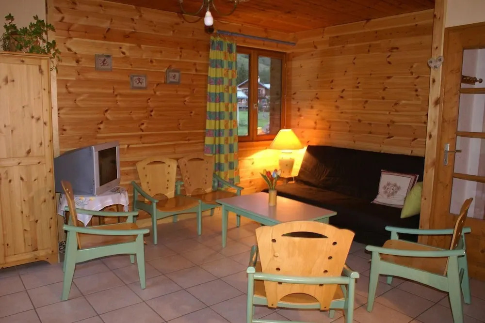 4 Rooms 8 People 3 Exposed South-west