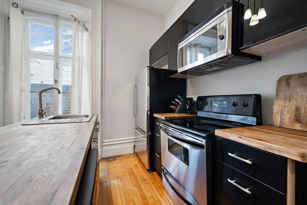 Rustic Modern Loft 5 Minutes to Old Port Montreal