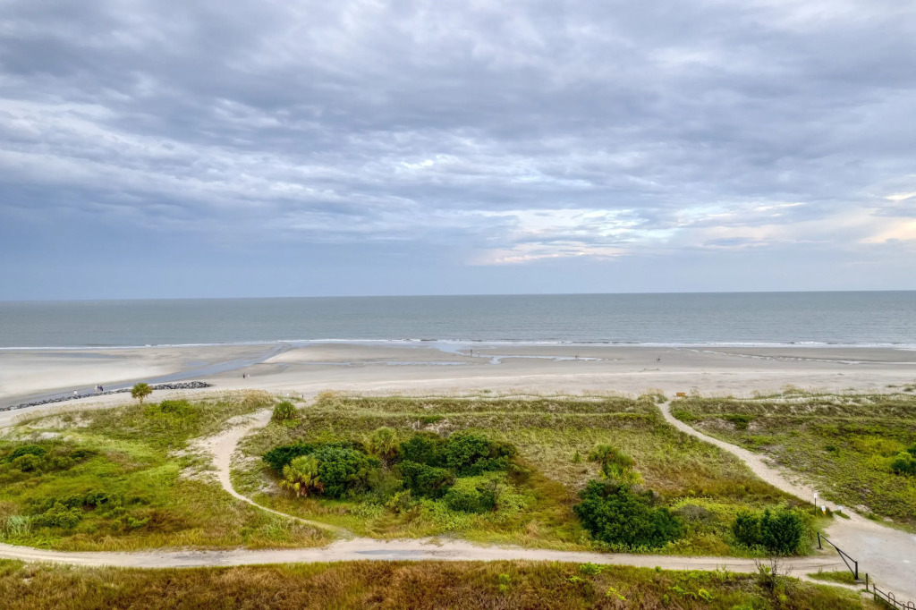 Beachwalk by AvantStay