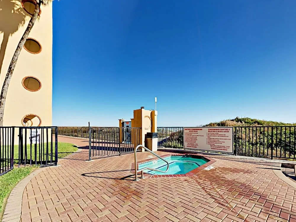 4400 Gulf Blvd Condo Unit 408