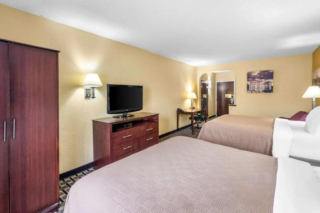 Clarion Inn & Suites Indianapolis Northwest