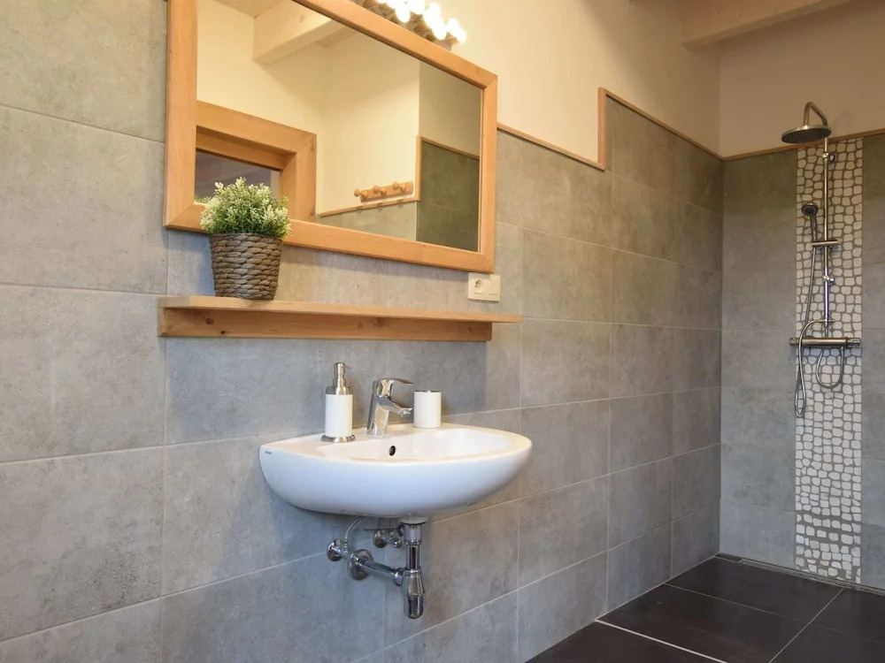 Grandeur Villa with Sauna & Hot Tub in Durbuy