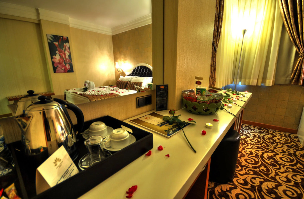 Golden Deluxe Hotel