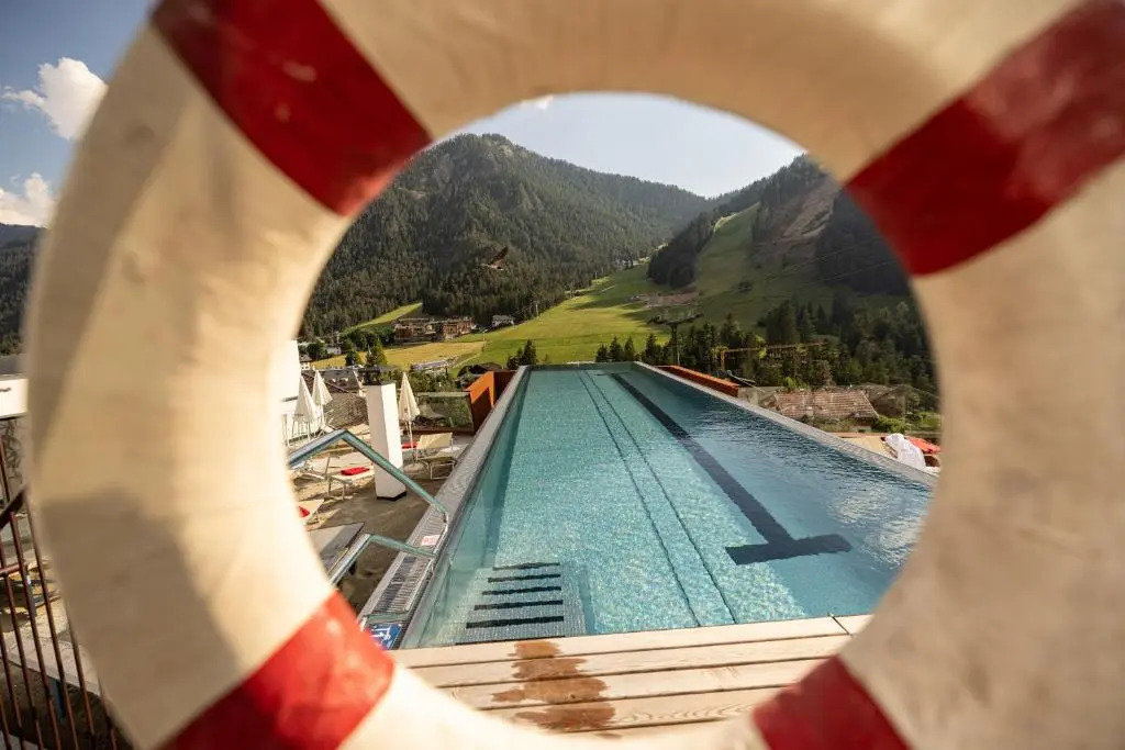 Al Plan, A mountain moving hotel