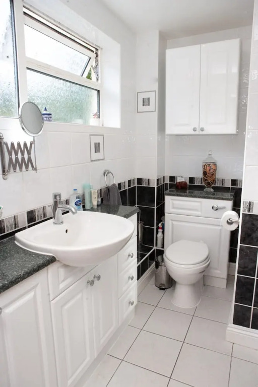 4 Bedroom House in Village Edge of Bath