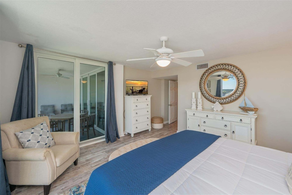 Shoreline Towers 3042 2 Bedroom Condo