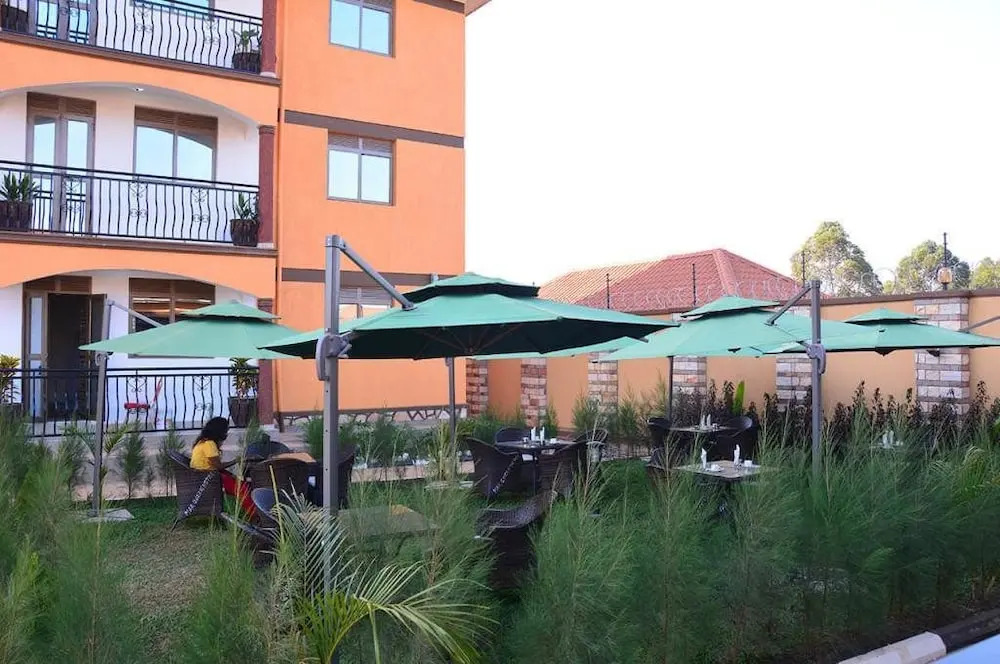 Mak-Queen Hotel