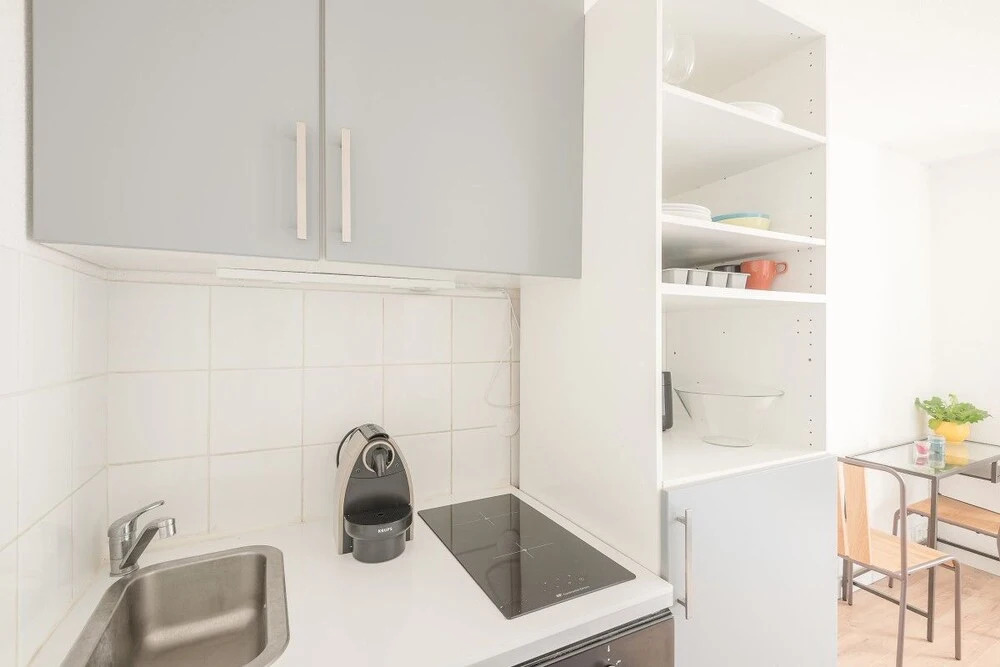 Studio With a Courtyard Place Gambetta