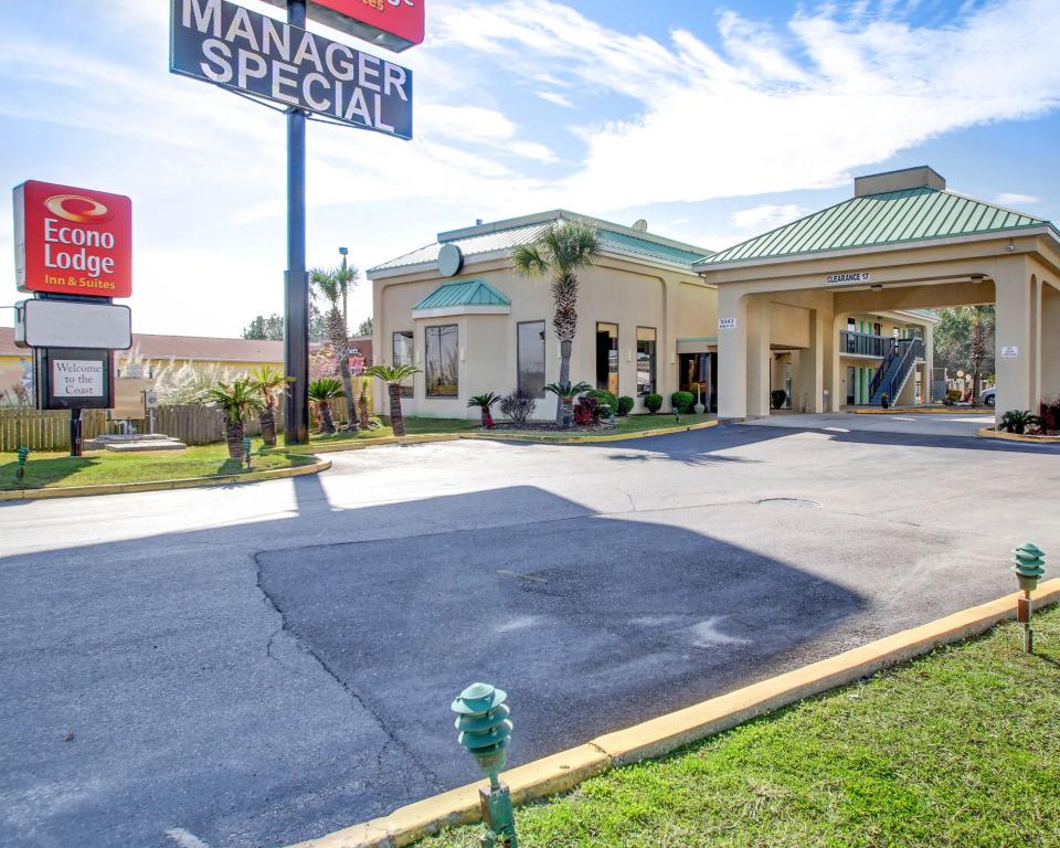 Econo Lodge Inn & Suites Gulfport Airport