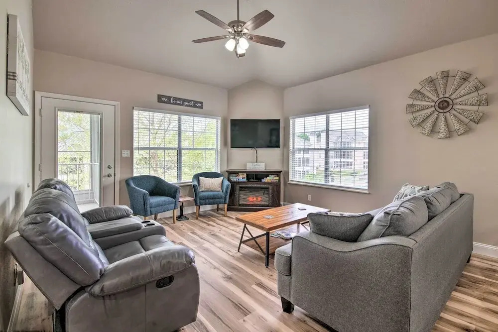 Cozy + Deluxe Branson Condo w/ Covered Balcony