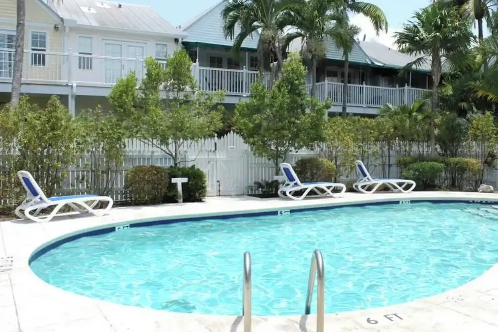 Bahamian Reed by Avantstay Walk to Everything! w/ Community Pool Month Long Stays Only