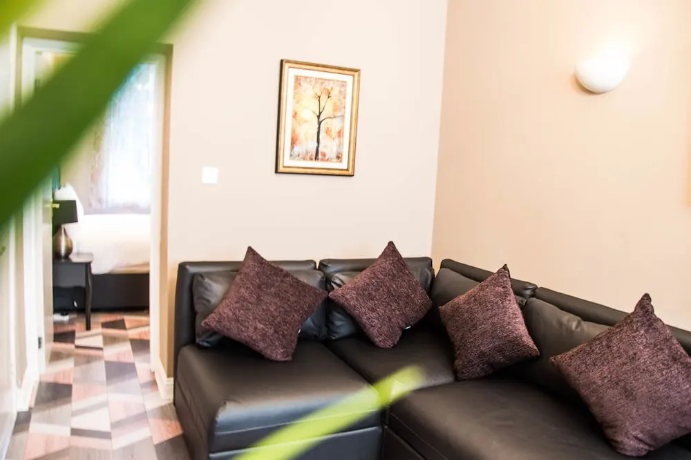 Montgomery Apartments - Crighton