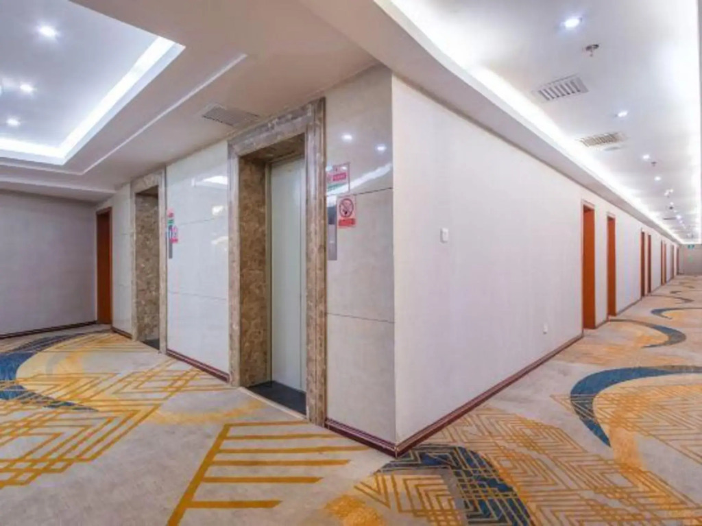 Hengyi Hotel (Railway Station Store of Dashu Camp, Renmin East Road, Kunming)
