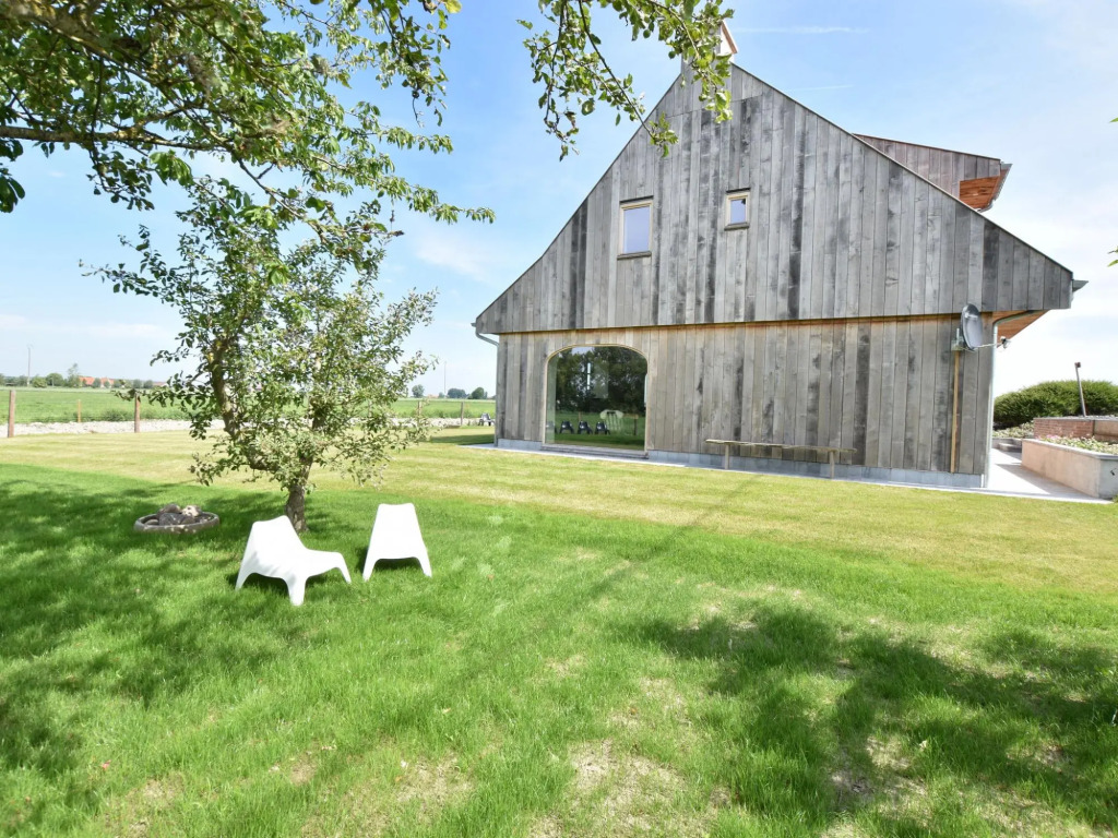 Beautiful Holiday Home With Terrace, Garden