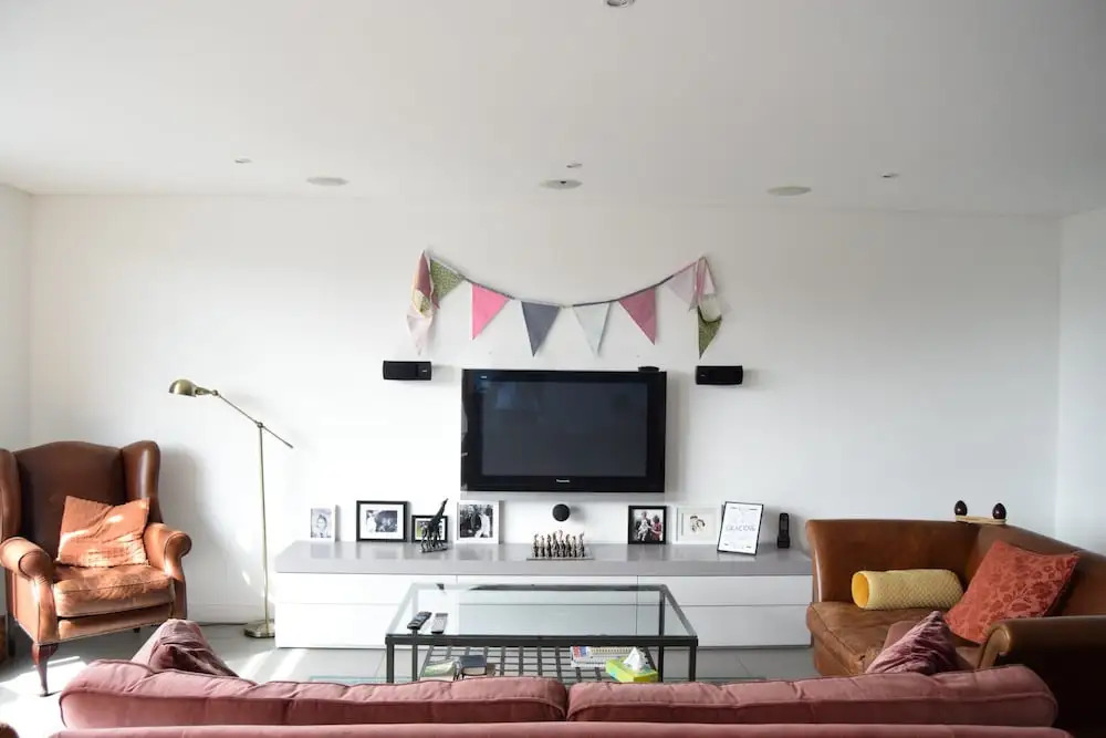 2 Bedroom Kennington Apartment With Balcony