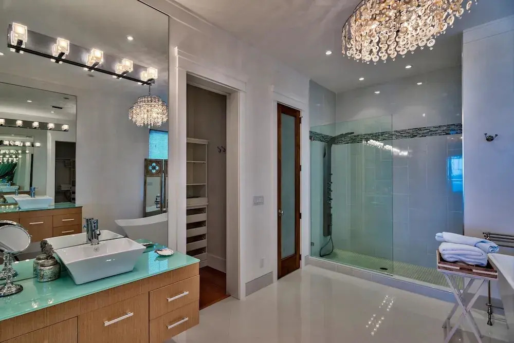 Tangled In Blue 5 Bedroom Holiday Home by Five Star Properties