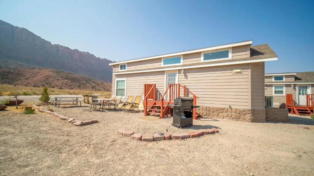 FunStays Glamping Tiny House w Large Loft Site 8