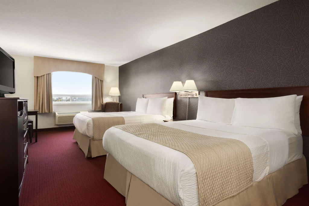 Days Inn & Suites by Wyndham Brandon