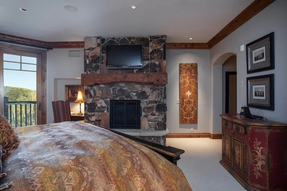 Grand Lodge - Three Bedroom #301 - Ski-in/ski-out 3 Condo
