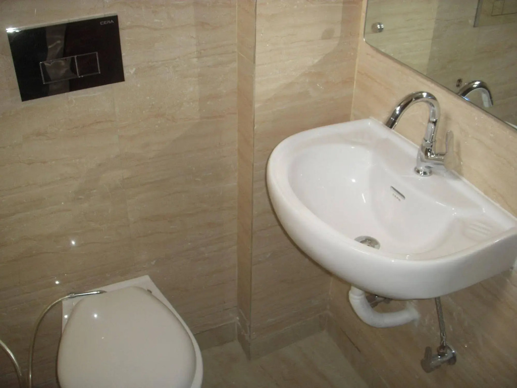 HOTEL TASHKENT PALACE - Budget Friendly, Near R K Ashram Metro Station