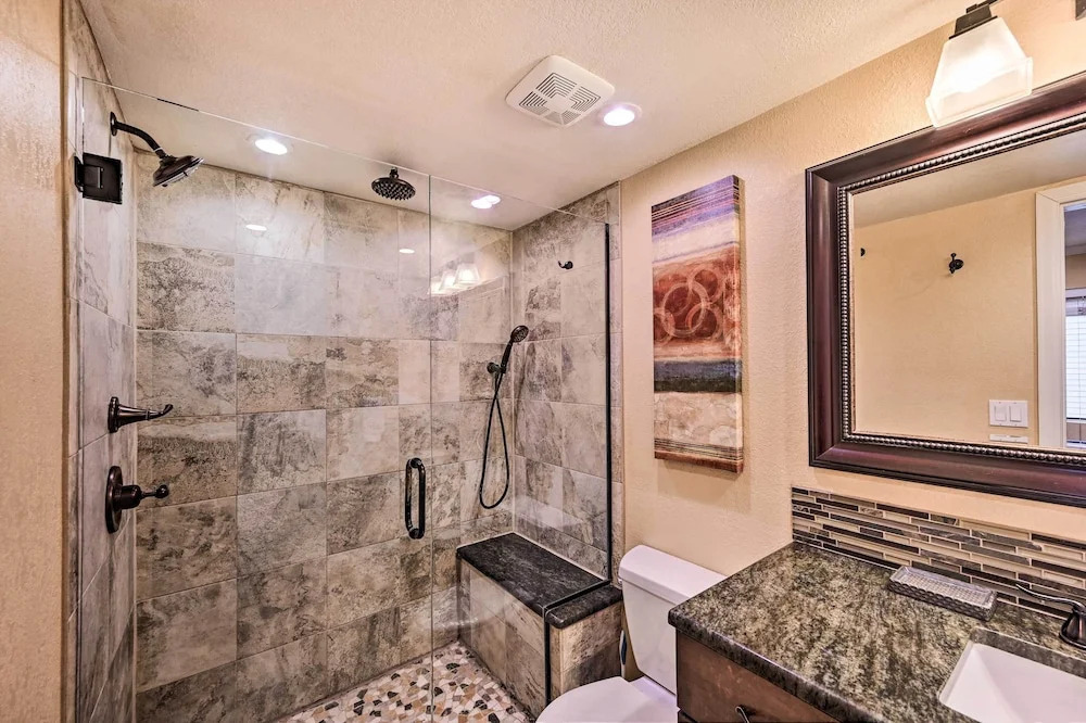 Condo w/ Patio & Pool Access in Greenwood Village