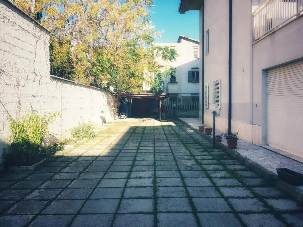 Bilocale a 20m dal mare, con giardino e posto auto