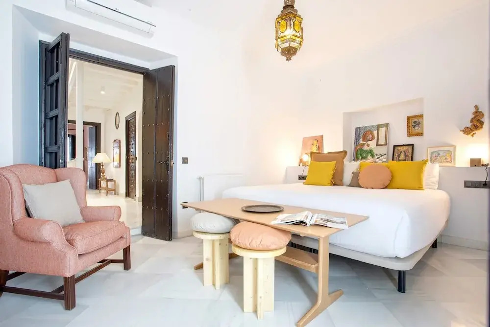 Unique Sevillian House with Pool. Casa Tintes