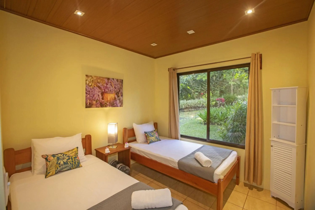 Beautiful 2 Bedroom Villa with Private Nature Reserve - Friendship House