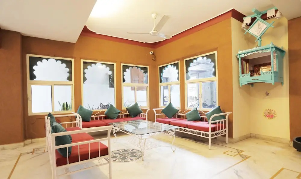 Hotel Udai Niwas By The Lake