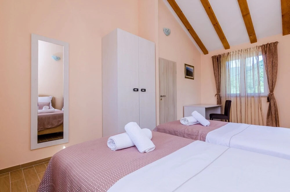 Villa Leona - Three-bedroom Villa With Private Pool ID Direct Booker 10945
