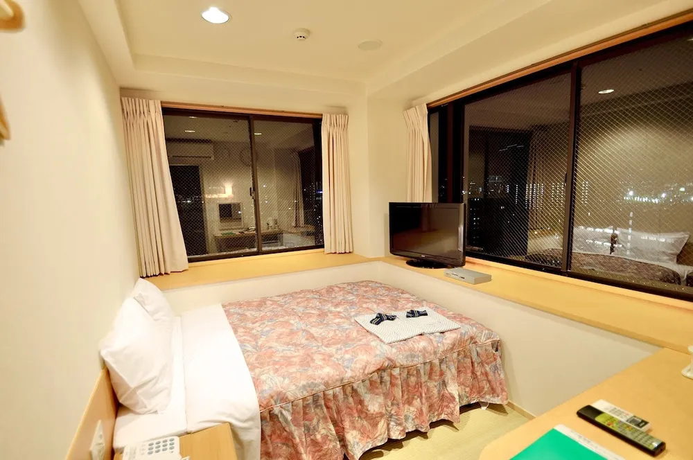 HiroshimaEkimae Universal Hotel ShikansenguchiMigi