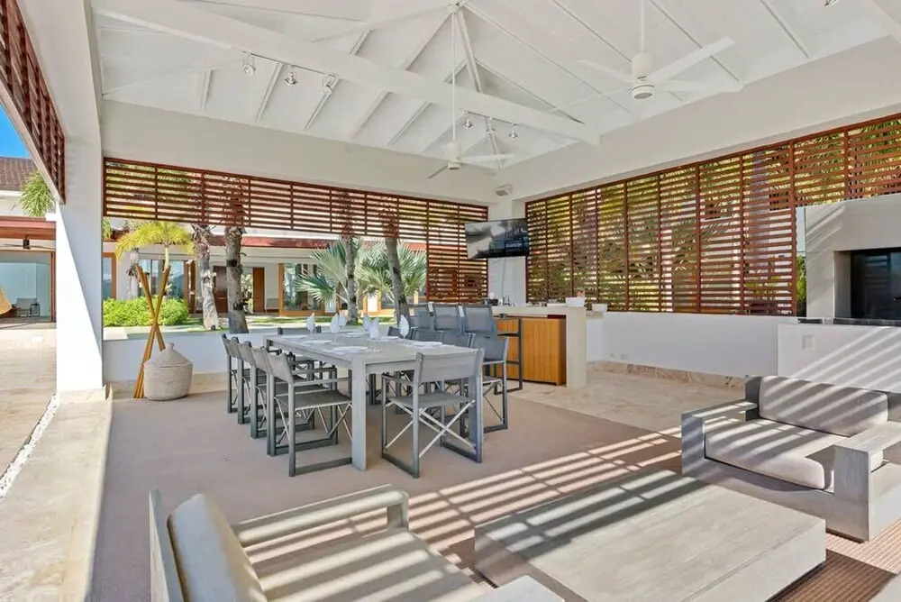 Modern Oasis Stunning Views of Golf Course River