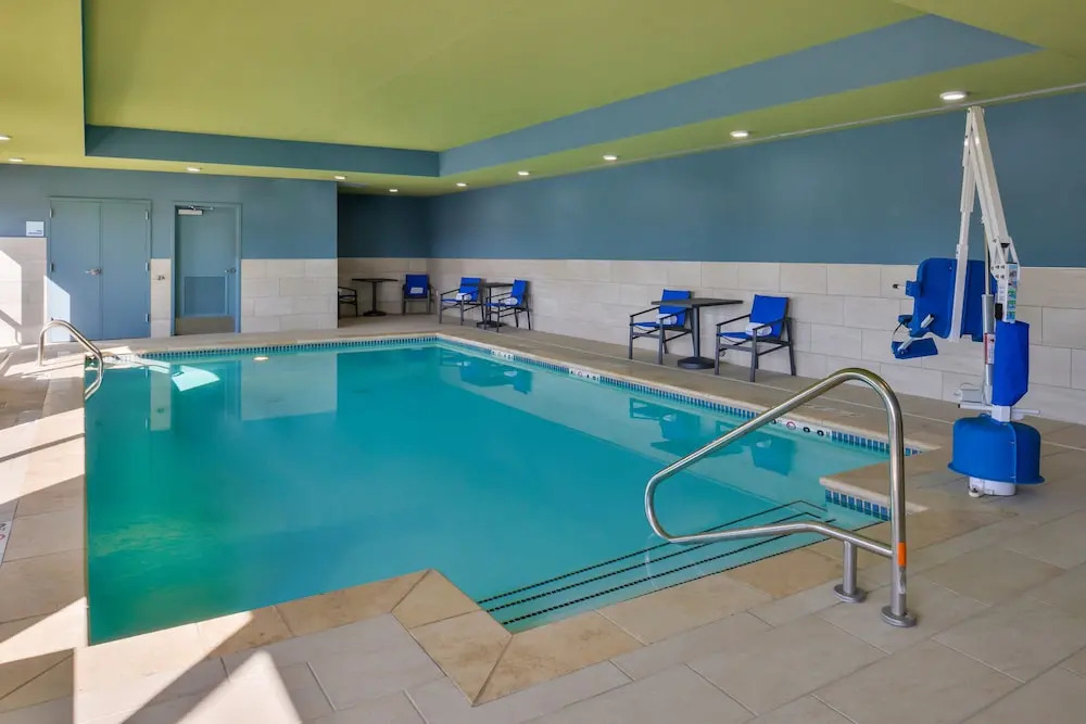 Holiday Inn Express & Suites - Kansas City - Lees Summit by IHG