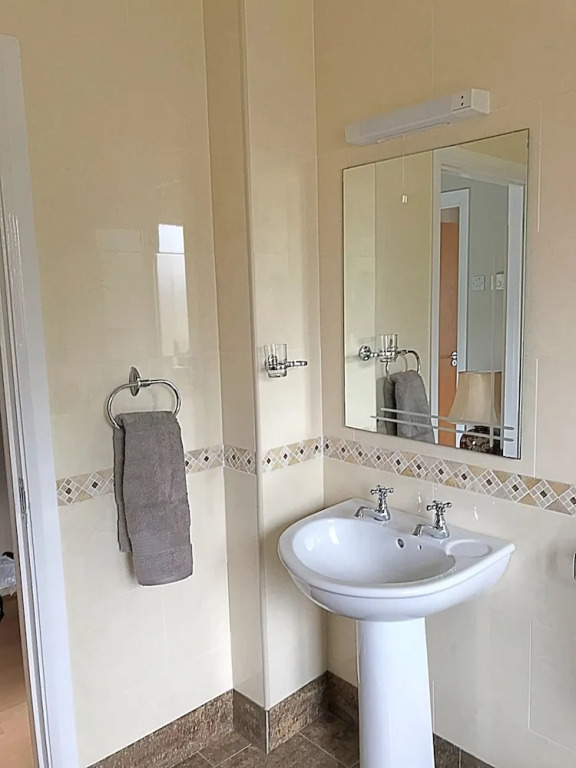 Immaculate 3-bed House With Private Secure Garden