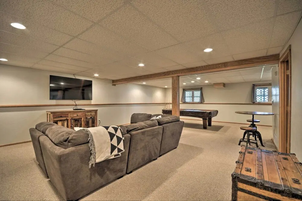 The Front Porch 20-acre Country Home w/ Mtn View