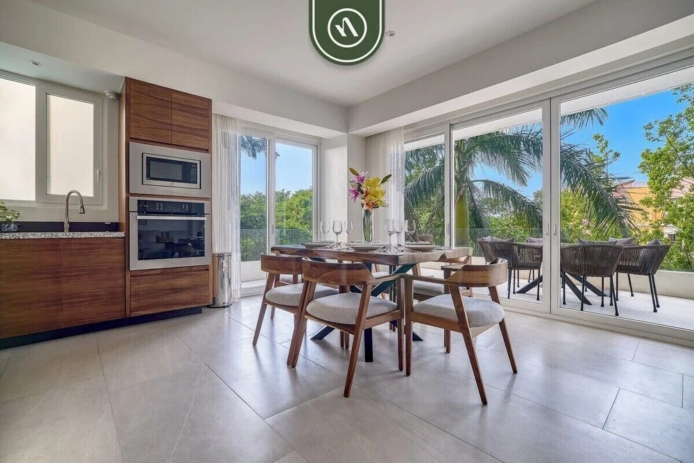 Luxury 2 BR Condo Near Golf Courses and Marina
