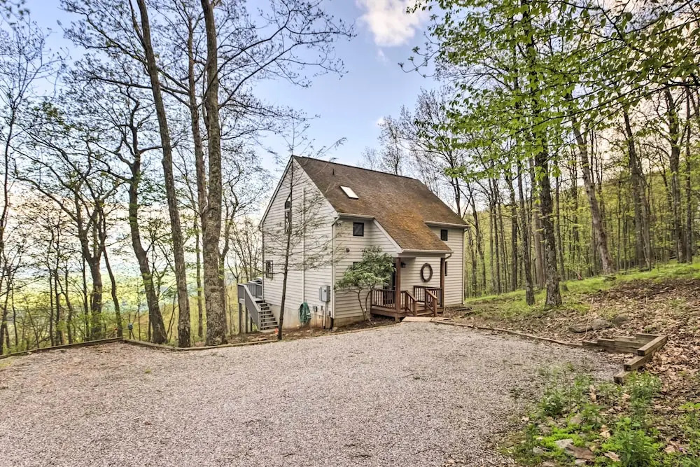Serene Hideaway With Views, 1 Mi to Hike & Ski!