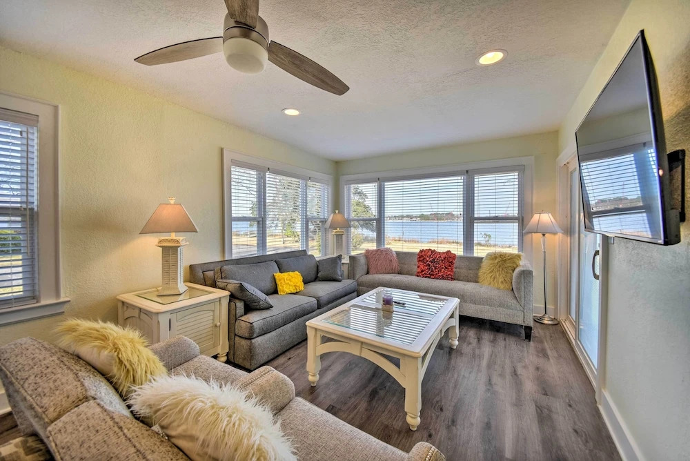 Portsmouth Waterfront Vacation Rental w/ Deck
