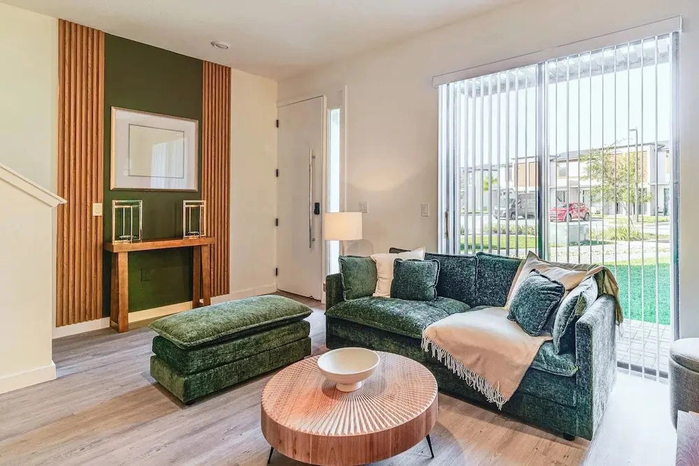 4 Mi to Disney! Pet-friendly Home w/ Pool Access