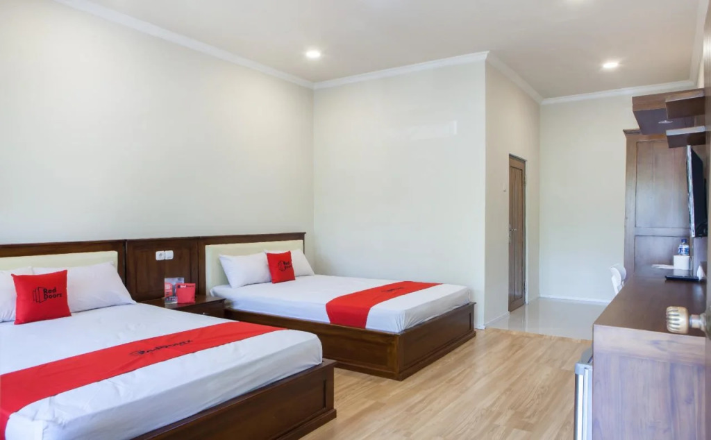 RedDoorz Plus near Mall Roxy Banyuwangi