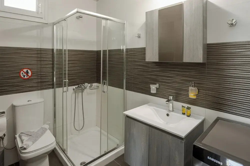 Fresh 1 Bd Apt with Patio in Heraklion