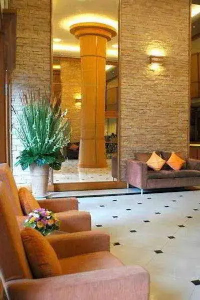 Suriwongse Tower Inn