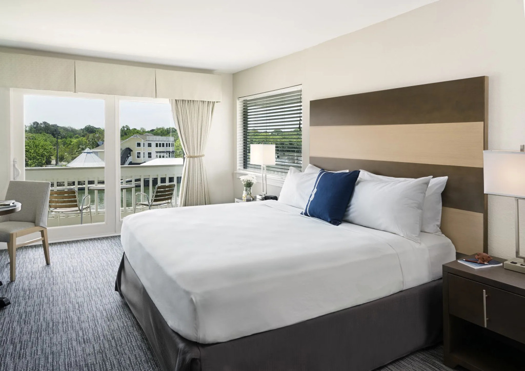 Shem Creek Inn